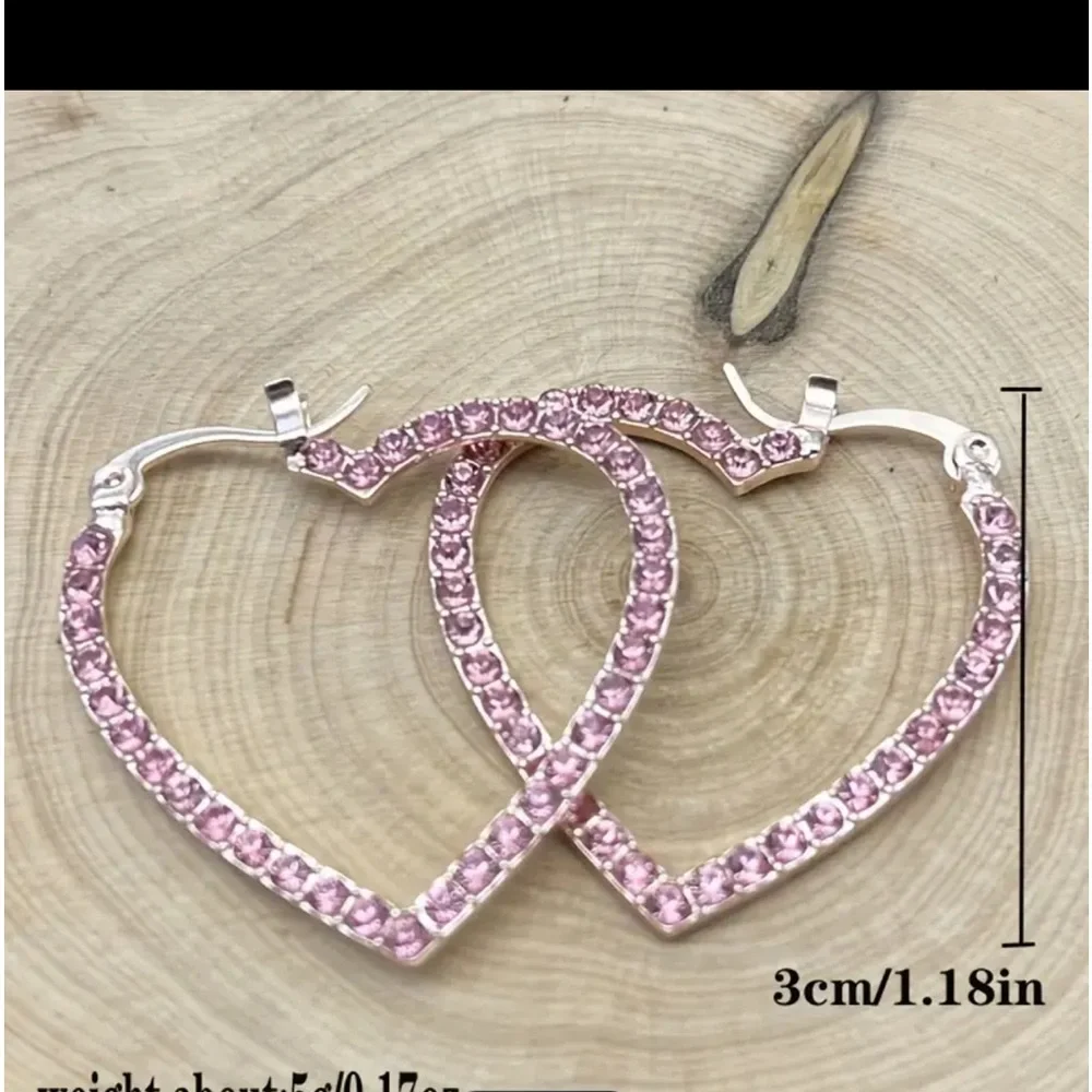 New Gorgeous Pink Rhinestone heart shaped earrings - Picture 3 of 3